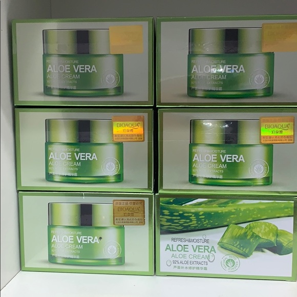 Makeup - Picture 2 of 3